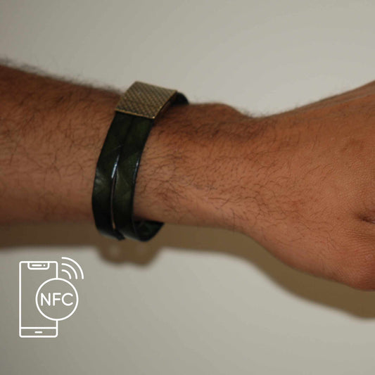 Personalized bracelet using NFC technology